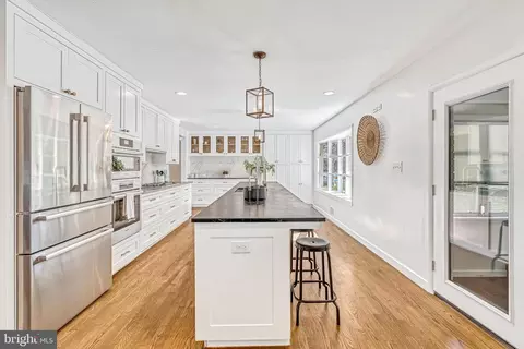 Kitchen - 6219 Kellogg Dr, Mclean, VA 22101 photo 2 of 5