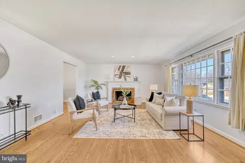 Living - 6219 Kellogg Dr, Mclean, VA 22101 photo 1 of 5
