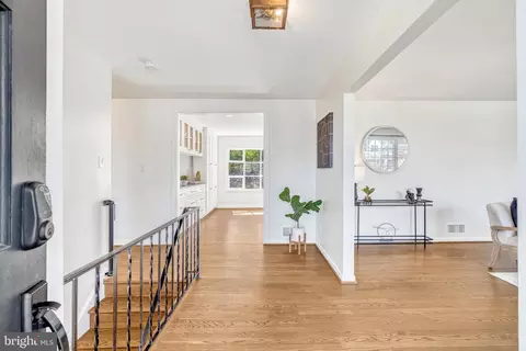 Entry Way - 6219 Kellogg Dr, Mclean, VA 22101 photo 1 of 3