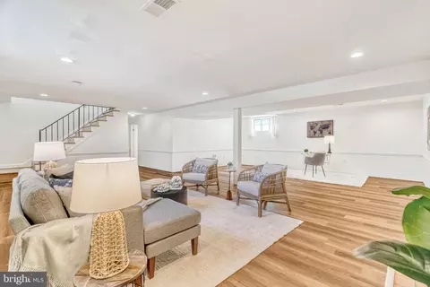 Living - 6219 Kellogg Dr, Mclean, VA 22101 photo 5 of 5