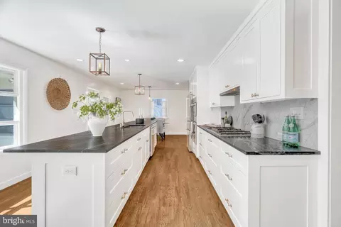 Kitchen - 6219 Kellogg Dr, Mclean, VA 22101 photo 5 of 5
