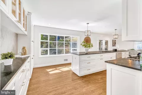 Kitchen - 6219 Kellogg Dr, Mclean, VA 22101 photo 3 of 5
