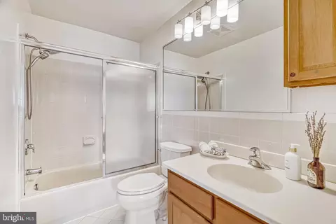 Bath - 6219 Kellogg Dr, Mclean, VA 22101 photo 2 of 3