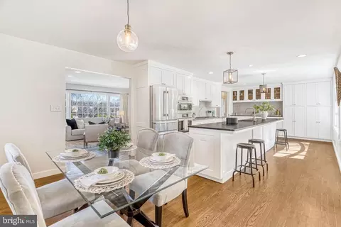 Dining - 6219 Kellogg Dr, Mclean, VA 22101 photo 2 of 4