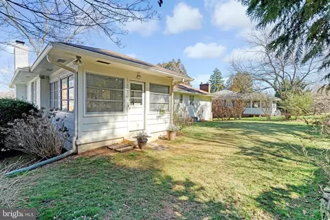 Exterior - 6219 Kellogg Dr, Mclean, VA 22101 photo 3 of 5