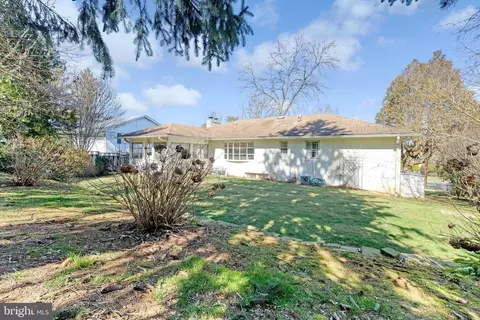 Exterior - 6219 Kellogg Dr, Mclean, VA 22101 photo 4 of 5