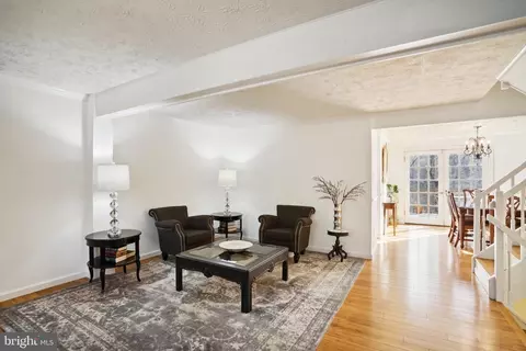 8915 Gutman Ct, Springfield, VA 22153 photo 3