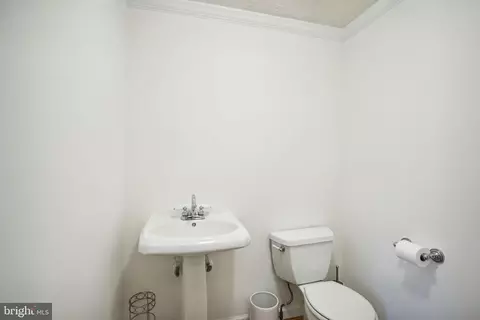 8915 Gutman Ct, Springfield, VA 22153 photo 6