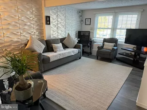 Living - 8366 Fern Leaf Ct, Springfield, VA 22153 photo 2 of 3