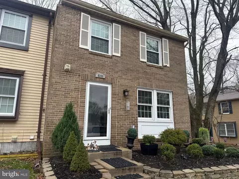 Exterior - 8366 Fern Leaf Ct, Springfield, VA 22153 photo 3 of 10