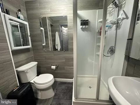 Bath - 8366 Fern Leaf Ct, Springfield, VA 22153 photo 2 of 3