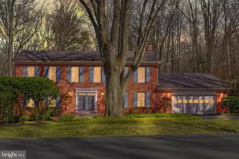 10512 Samaga Dr, Oakton, VA 22124