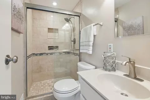 Bath - 11231 Handlebar Rd, Reston, VA 20191 photo 2 of 4