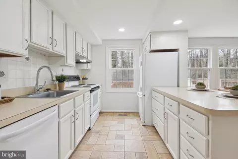 Kitchen - 11231 Handlebar Rd, Reston, VA 20191 photo 1 of 2