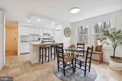Dining - 11231 Handlebar Rd, Reston, VA 20191 photo 3 of 5