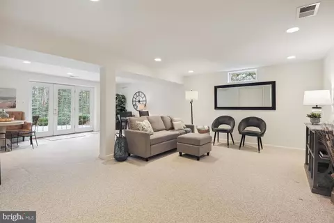 Living - 11231 Handlebar Rd, Reston, VA 20191 photo 5 of 5
