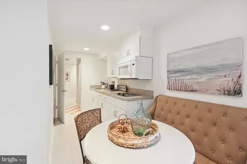 Dining - 11231 Handlebar Rd, Reston, VA 20191 photo 4 of 5