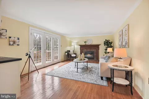 Living - 11231 Handlebar Rd, Reston, VA 20191 photo 4 of 5