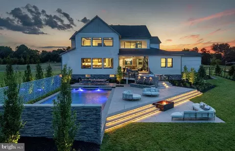 1212 Riley Preserve Ct, Great Falls, VA 22066