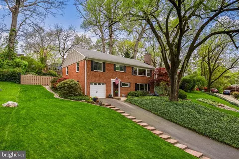 7017 Bradley Cir, Annandale, VA 22003