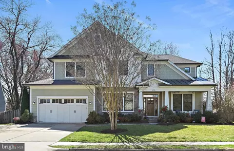 975 Lynn St SW, Vienna, VA 22180