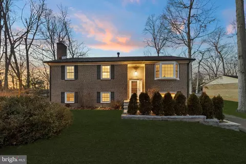 3600 Twilight Ct, Oakton, VA 22124