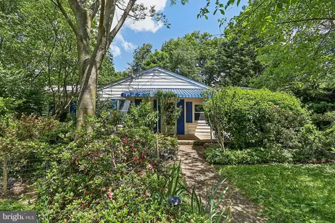 8334 Idylwood Rd, Vienna, VA 22182