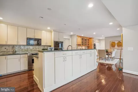 Kitchen - 10703 Midsummer Dr, Reston, VA 20191 photo 4 of 4