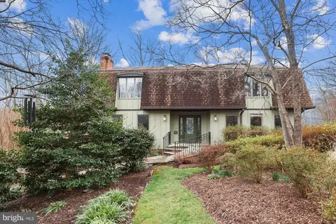 10703 Midsummer Dr, Reston, VA 20191
