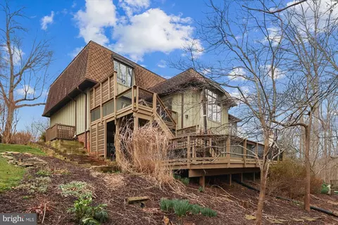 Exterior - 10703 Midsummer Dr, Reston, VA 20191 photo 16 of 18