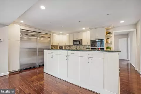 Kitchen - 10703 Midsummer Dr, Reston, VA 20191 photo 3 of 4