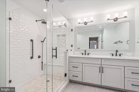 Bath - 10703 Midsummer Dr, Reston, VA 20191 photo 6 of 10