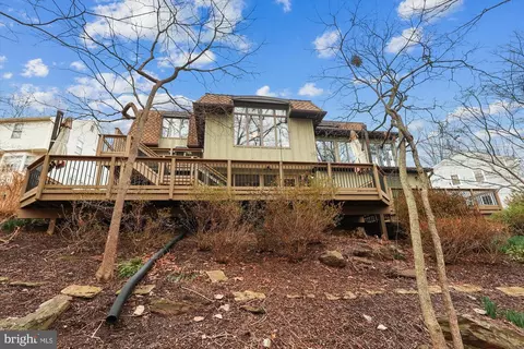 Exterior - 10703 Midsummer Dr, Reston, VA 20191 photo 17 of 18