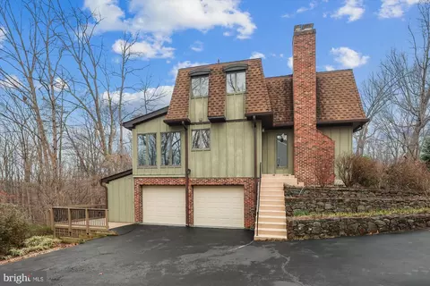 Exterior - 10703 Midsummer Dr, Reston, VA 20191 photo 15 of 18