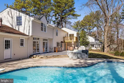 Exterior - 1807 Post Oak Trl, Reston, VA 20191 photo 11 of 23
