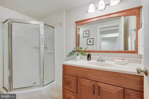 Bath - 1807 Post Oak Trl, Reston, VA 20191 photo 9 of 9