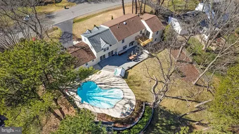 View/Area - 1807 Post Oak Trl, Reston, VA 20191 photo 4 of 7