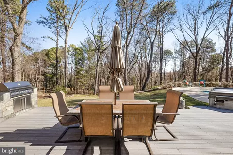 Exterior - 1807 Post Oak Trl, Reston, VA 20191 photo 14 of 23