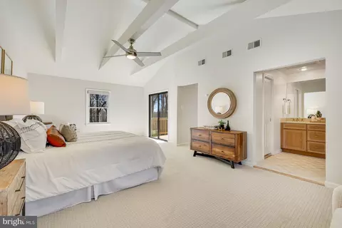 Bedroom - 1807 Post Oak Trl, Reston, VA 20191 photo 4 of 10