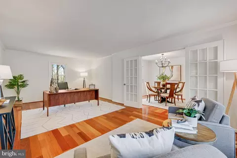 Living - 1807 Post Oak Trl, Reston, VA 20191 photo 8 of 10