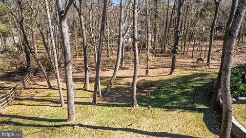 View/Area - 1807 Post Oak Trl, Reston, VA 20191 photo 3 of 7