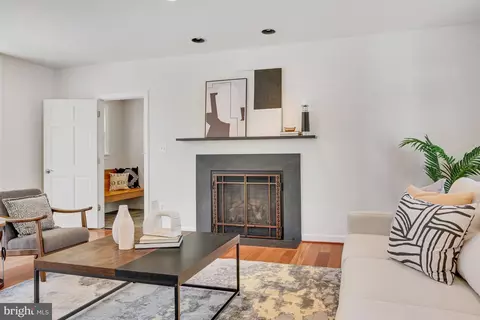 Living - 1807 Post Oak Trl, Reston, VA 20191 photo 6 of 10