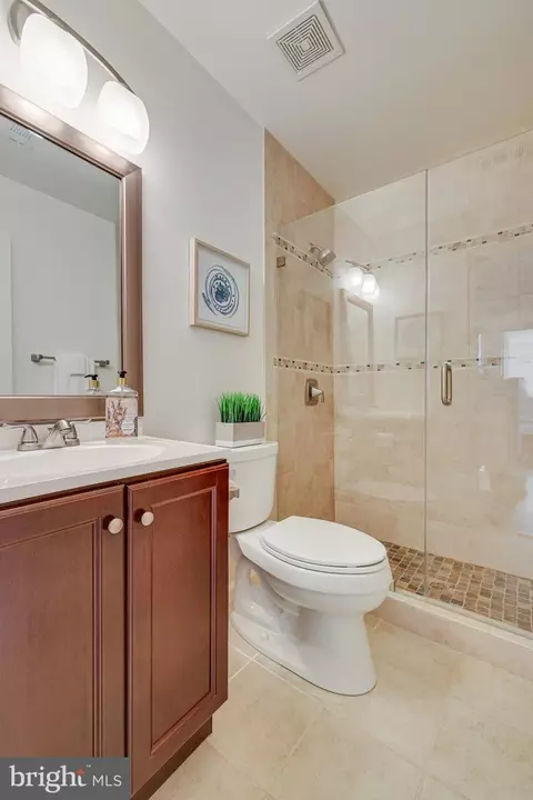 Bath - 1807 Post Oak Trl, Reston, VA 20191 photo 6 of 9
