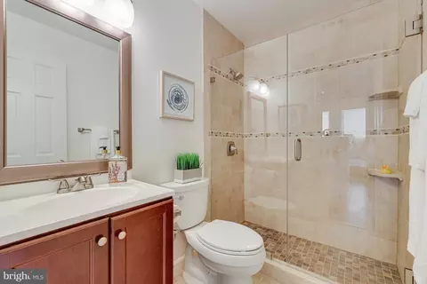 Bath - 1807 Post Oak Trl, Reston, VA 20191 photo 5 of 9