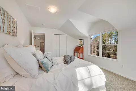 Bedroom - 1807 Post Oak Trl, Reston, VA 20191 photo 8 of 10