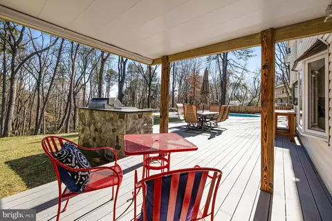 Exterior - 1807 Post Oak Trl, Reston, VA 20191 photo 16 of 23