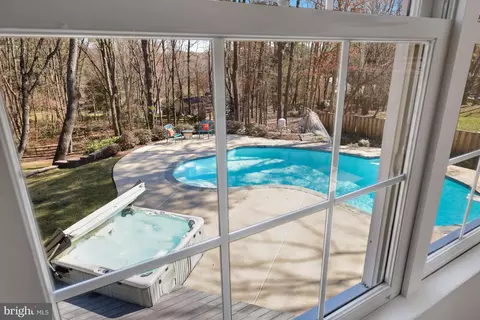 Exterior - 1807 Post Oak Trl, Reston, VA 20191 photo 10 of 23