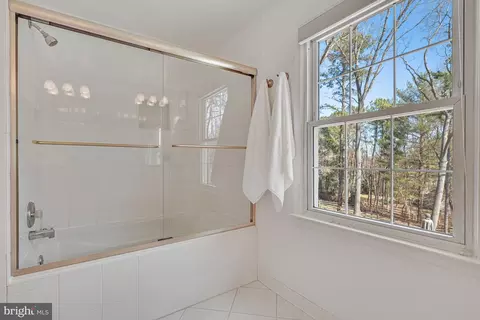 Bath - 1807 Post Oak Trl, Reston, VA 20191 photo 8 of 9