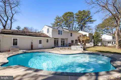 Exterior - 1807 Post Oak Trl, Reston, VA 20191 photo 20 of 23