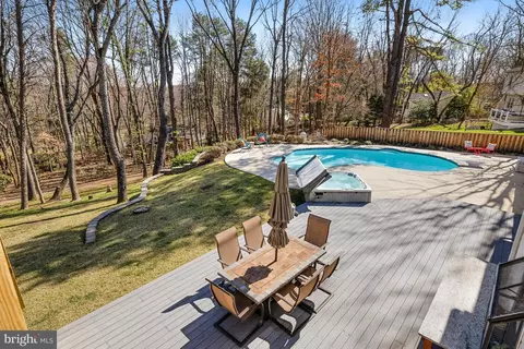 Exterior - 1807 Post Oak Trl, Reston, VA 20191 photo 9 of 23